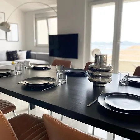 Beachfront Petar 公寓 *