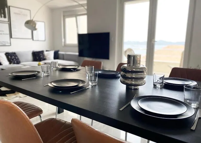 Beachfront Petar Apartment *
