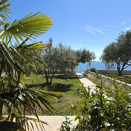 Apartman Beachfront Petar *